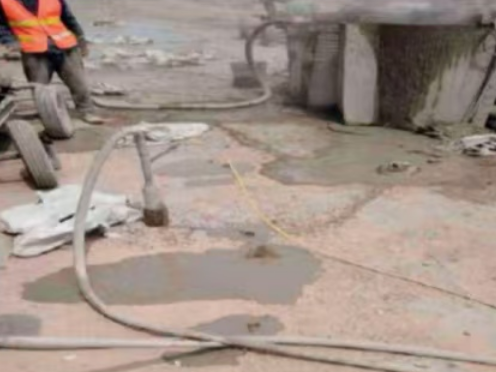 翠屏水泥混凝土路面板底注浆技术 路面脱空注浆整治方案